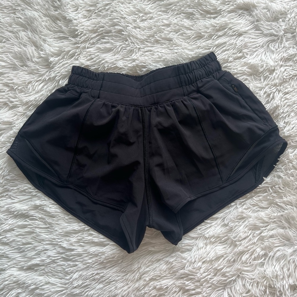 Lululemon Hotty Hot Low Rise Shorts 2.5” Size 2 Black